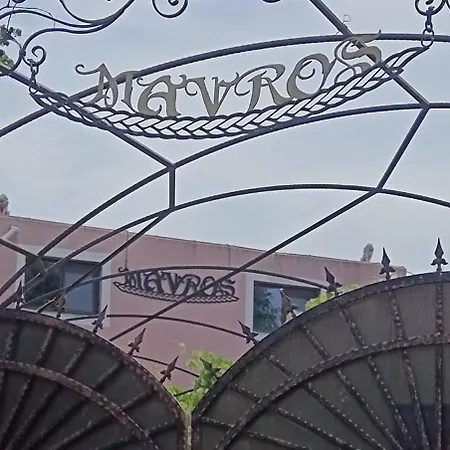 Mavros Garsoniera Saturn