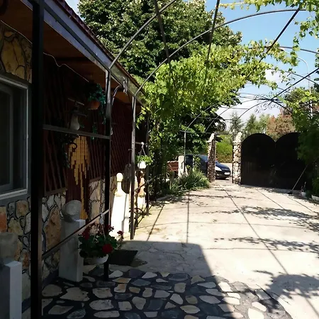 Mavros Garsoniera 萨图恩